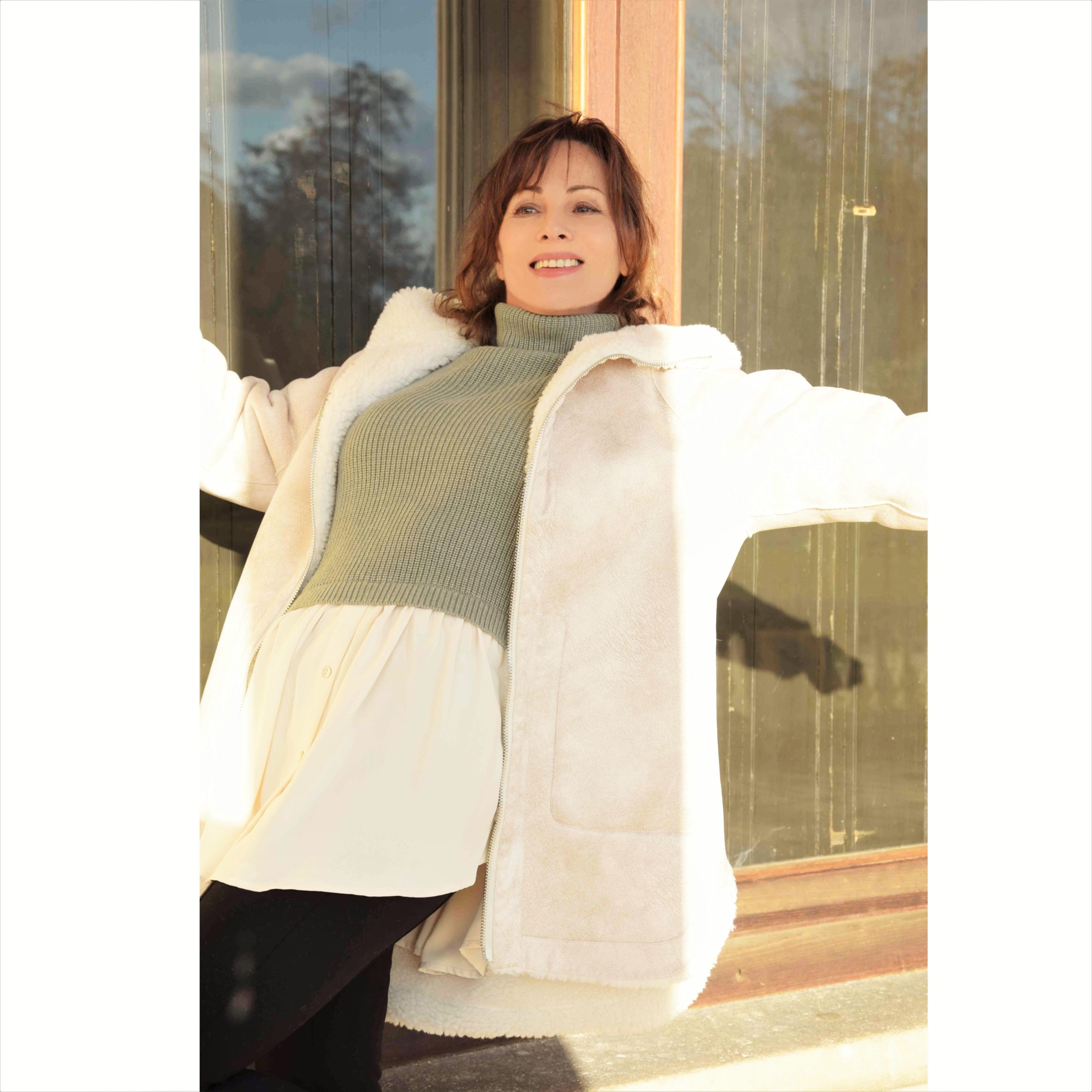 Nelly Berthele en manteau blanc