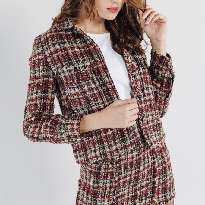 Comment porter la veste en tweed avec style ? Un basique