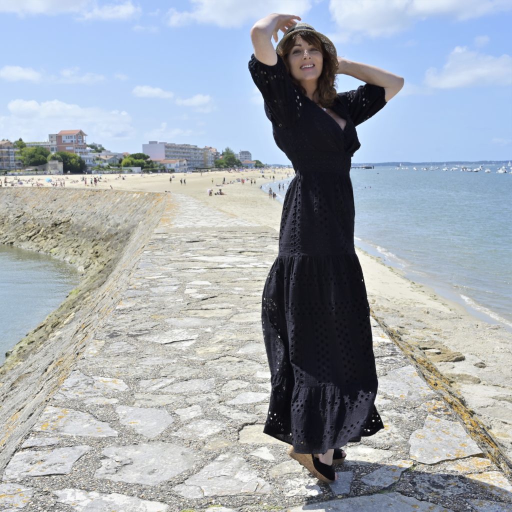 Comment bien porter la robe en broderie anglaise ou en dentelle cet ?�t?�